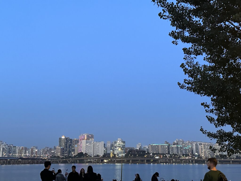 Sunset by the Han river 